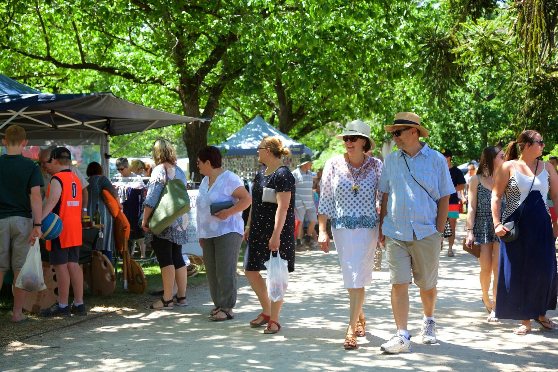 Benalla Lakeside Craft and Farmers Market