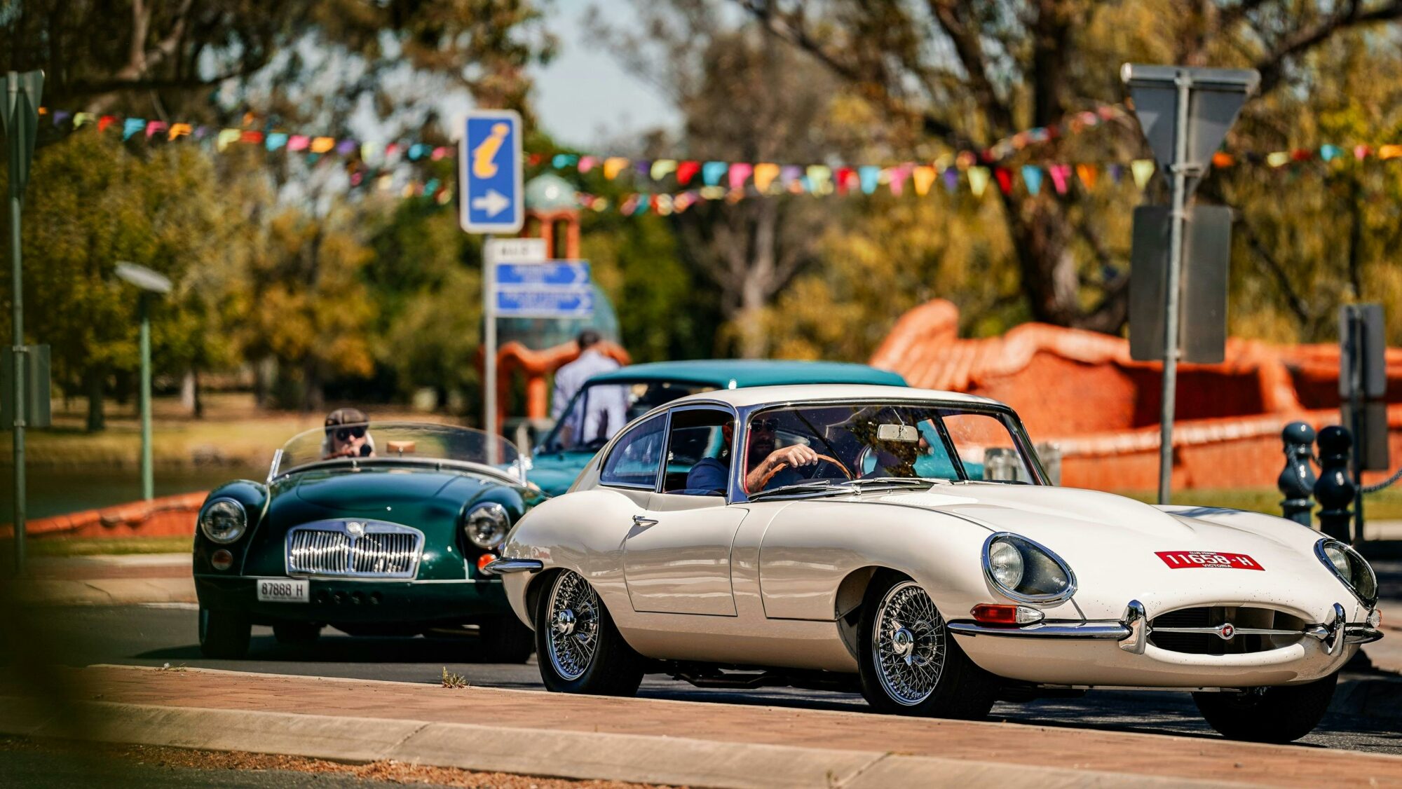 Benalla Historic Vehicle Tour - Flowers,  Farms and Racing